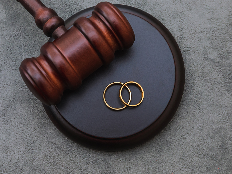 Reasons to avoid social media during a divorce